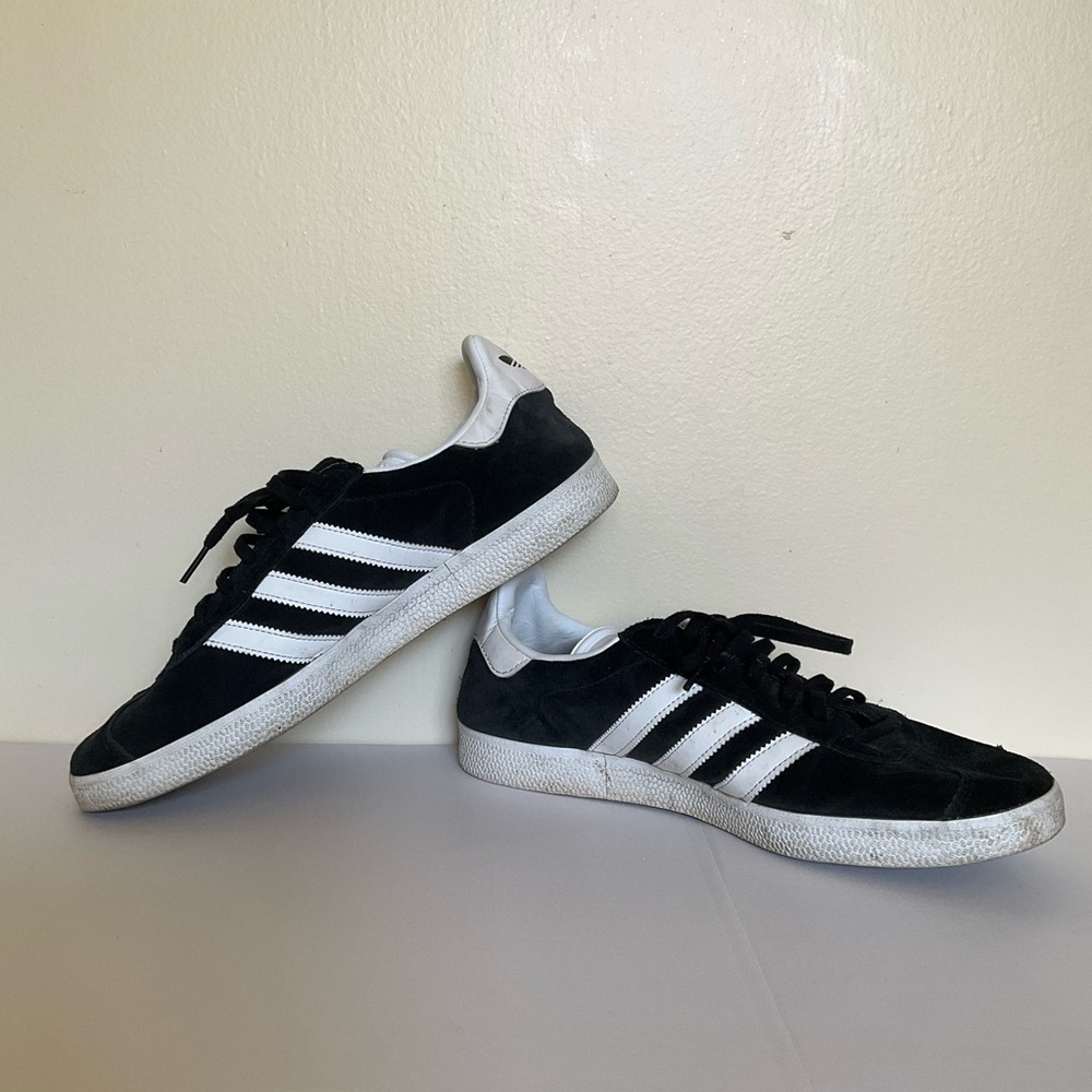Gazelle Adidas shoes Black Suede White Stripes Sneakers Men’s size 10